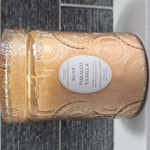 NEW VIRAL SUMMER Leoben Co "TOBACCO Vanilla" Candle - 18oz - Never Used - Picture 1 of 4